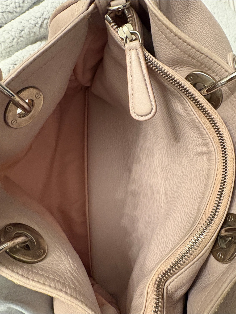 ⭐️Auth Christian Dior Pebbled Leather Boston Bowling Bag – Pale Blush Pink 2013 - Picture 6 of 17